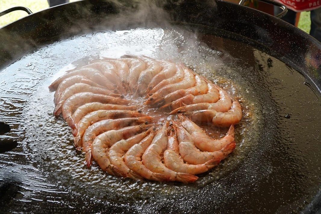 Ingredientes frescos para paella