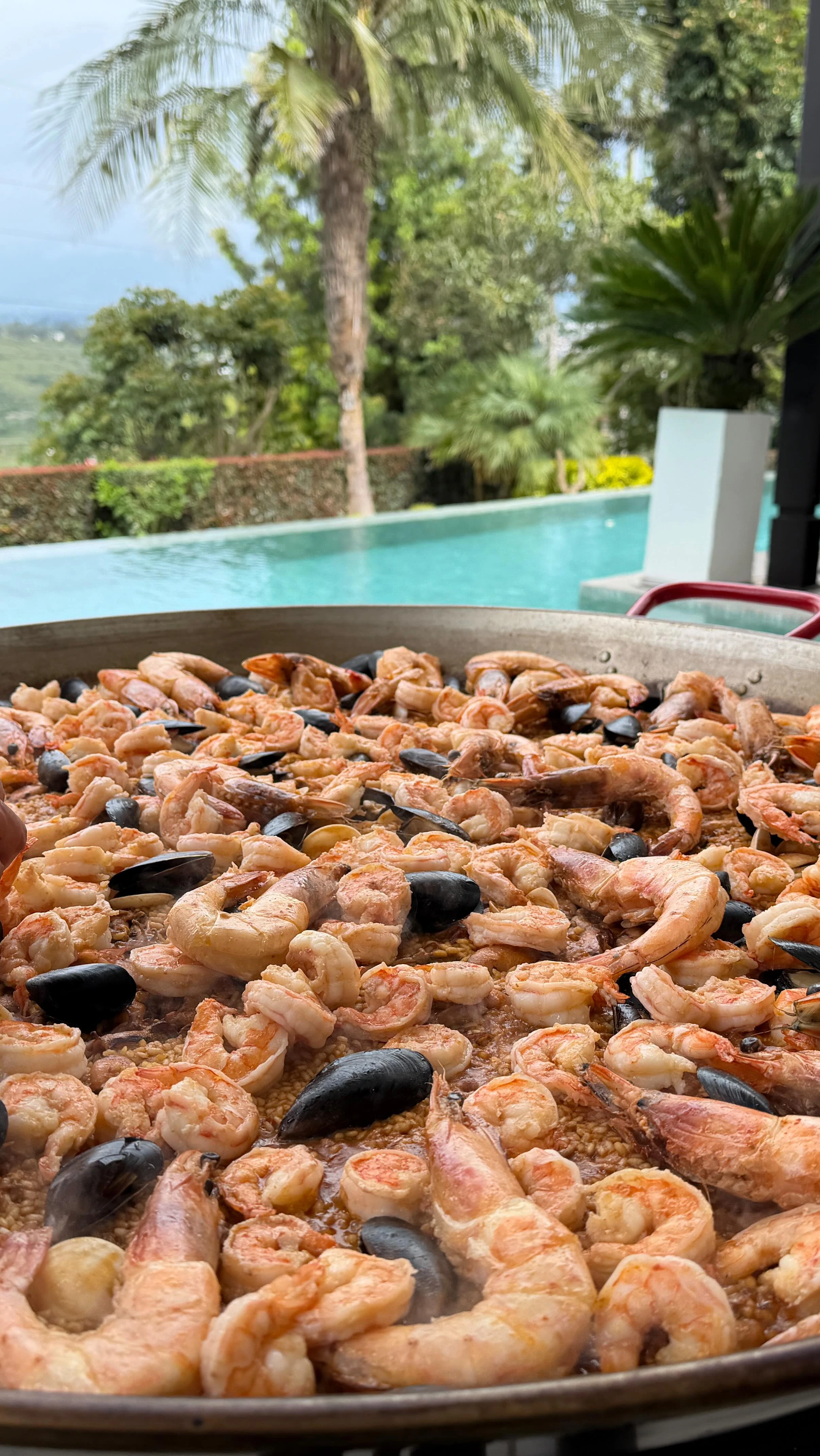 Evento corporativo con paella en Quito